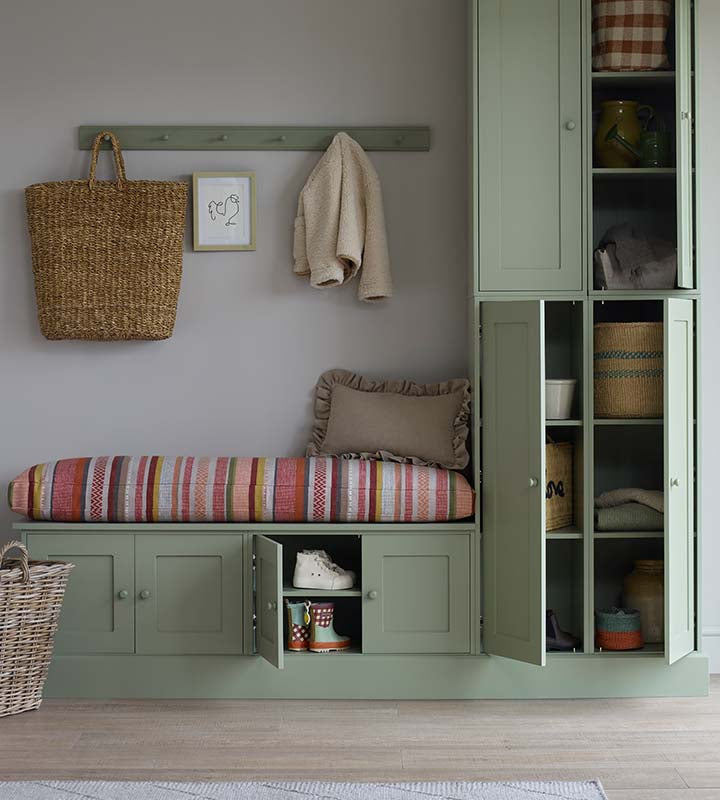 Somersby boot room with doors