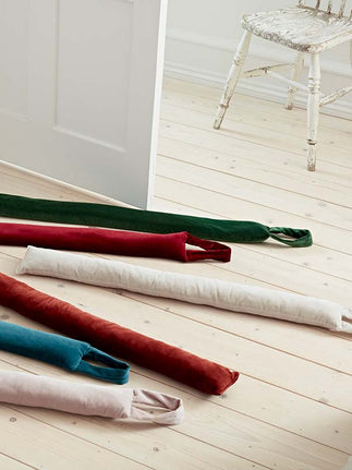 Draught excluder with handle