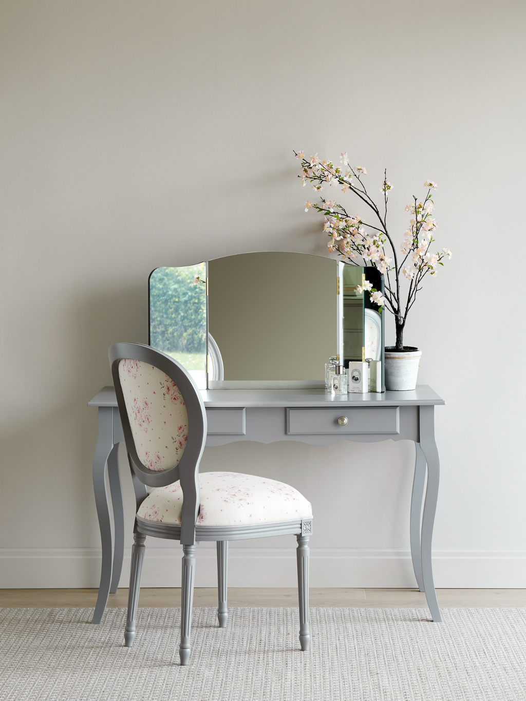 Bedroom chair for dressing table deals