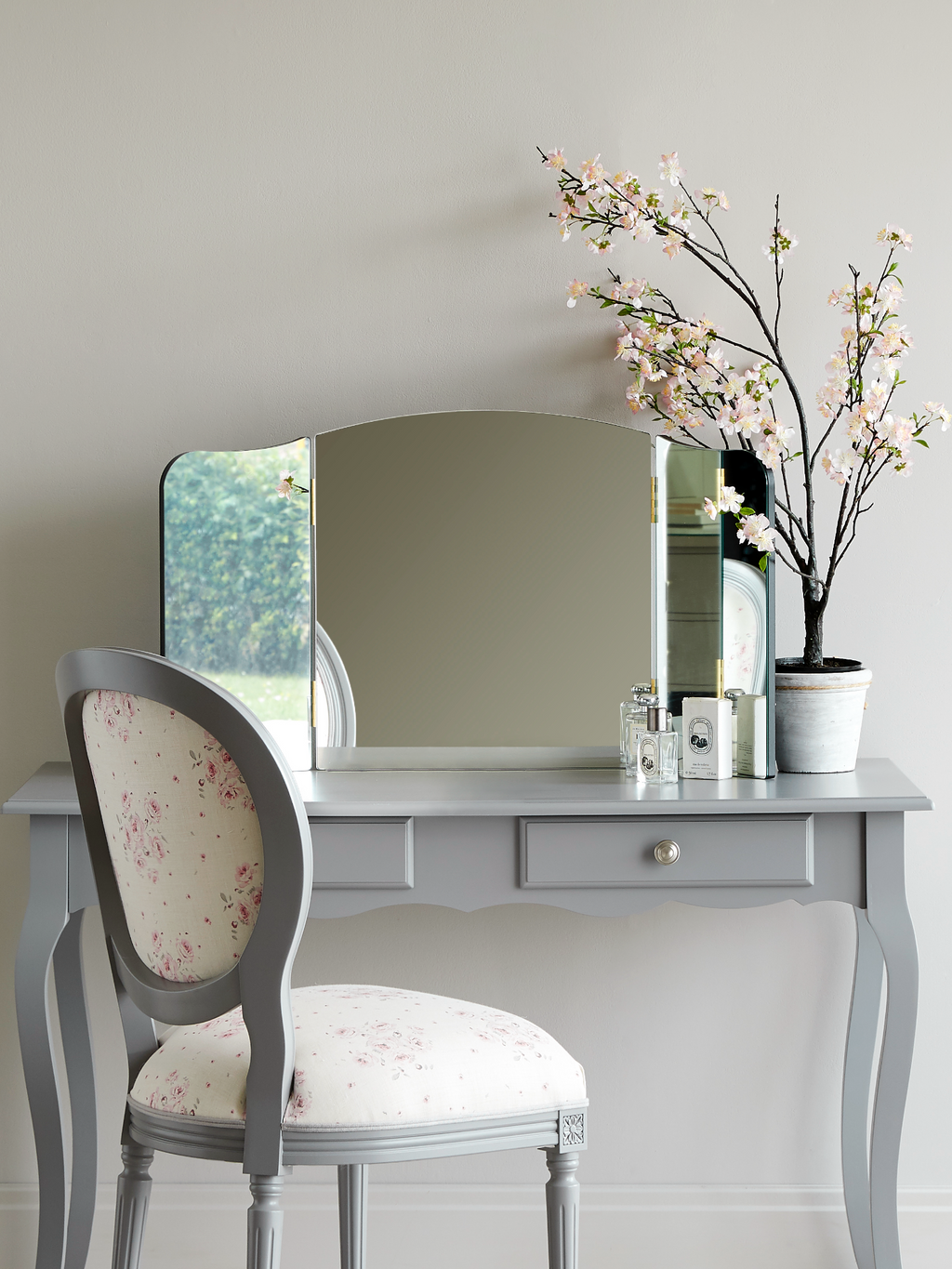 Dressing table grey chair deals
