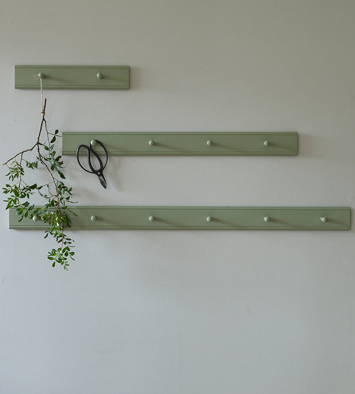 Shaker style peg rail