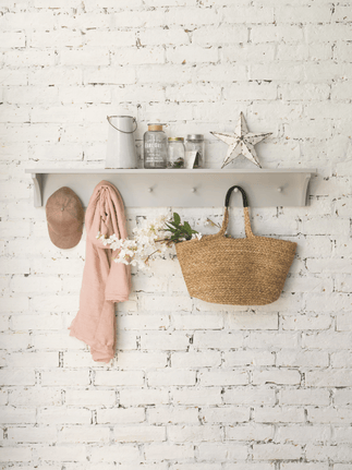 Somersby peg rail with shelf