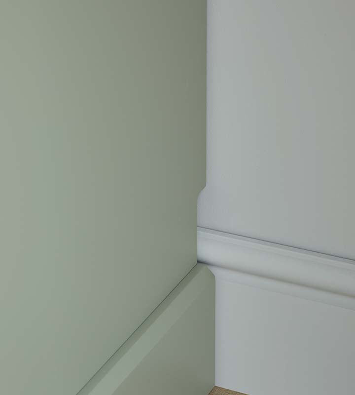 Somersby boot room with doors