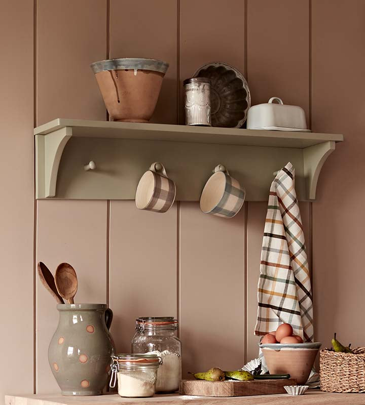 Somersby peg rail with shelf