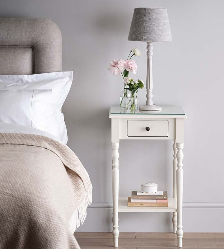 Somersby bedside table with shelf